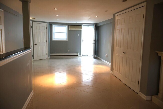 Building Photo - 31 Towers St