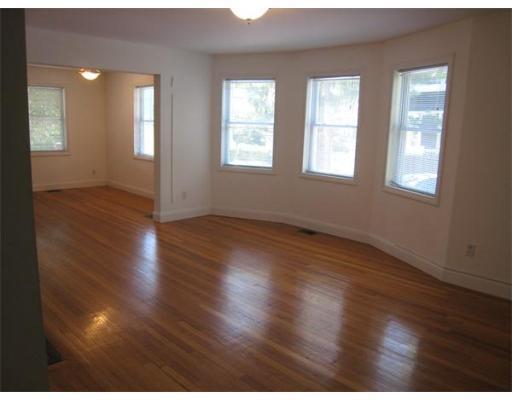 Building Photo - 87 Floral St