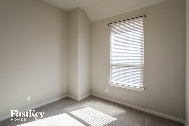 Building Photo - 1533 Wyler Dr