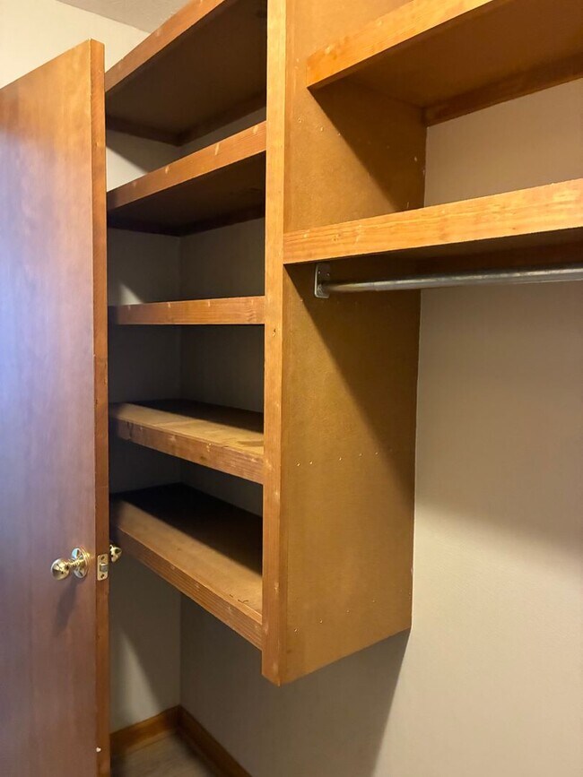 Building Photo - 2702 Oak Meadow Pl
