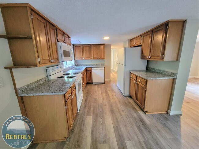 Building Photo - Charming 2 Bedroom Home --- Walking Distance to Campus!