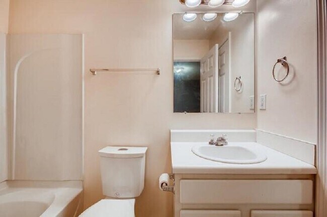 Bathroom 3 Level 1 - 433 Heritage Park Trce NW