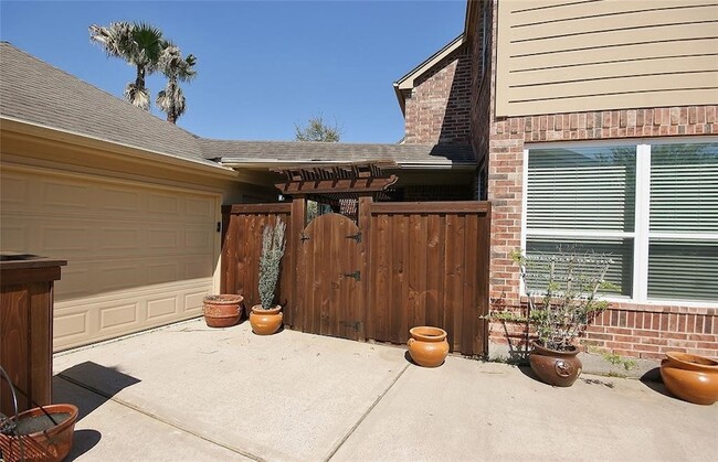 Building Photo - 2905 Autumn Creek Dr