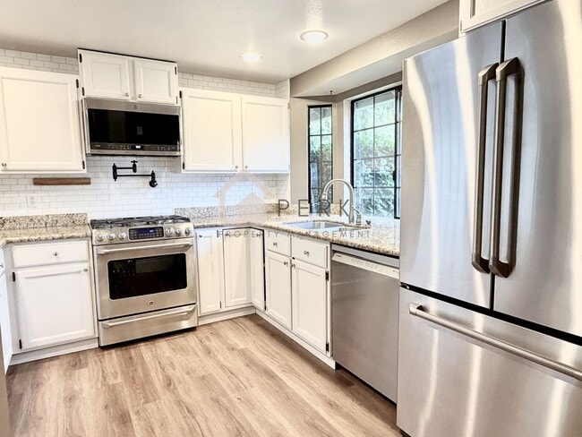 Building Photo - Beautifully Updated 3-Bedroom Home with A/C, Fenced Yard & Modern Finishes