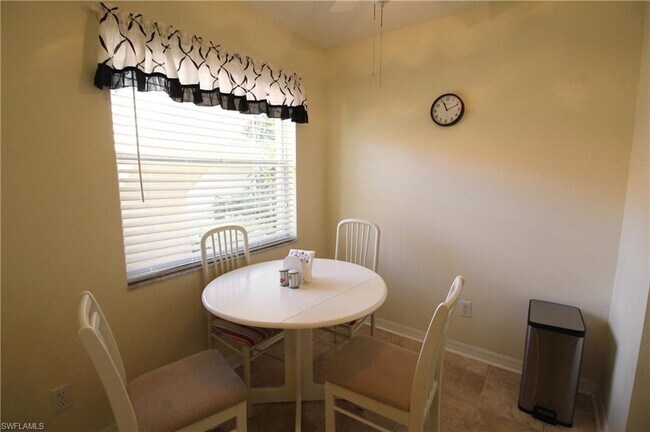 Building Photo - 273 Robin Hood Cir