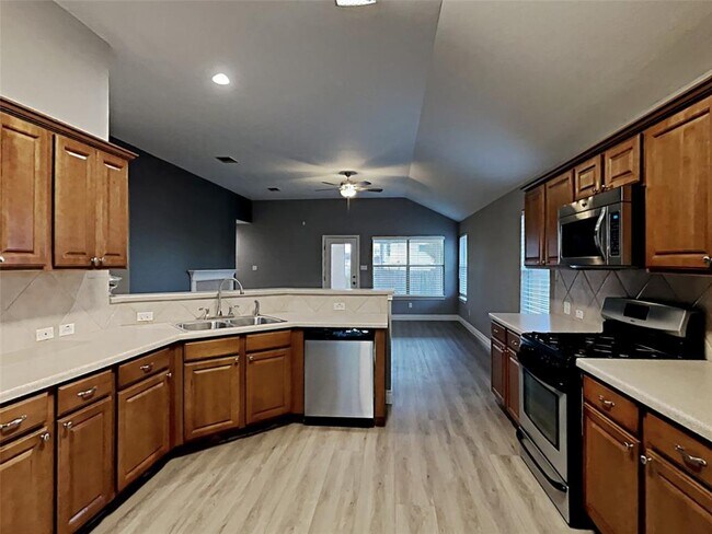 Building Photo - 441 Goldenrod St