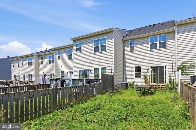 Building Photo - 174 Ontario Dr