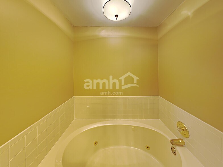 Building Photo - 1432 Brighton Cir