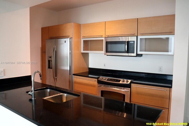 Building Photo - 950 Brickell Bay Dr