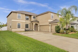 Building Photo - "Discover Spacious Elegance: 5-Bed, 3-Bath...