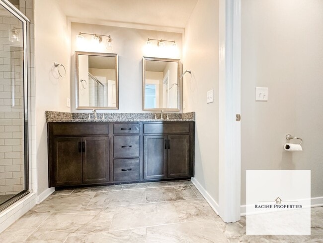 Building Photo - Charming Townhouse in Greer, SC