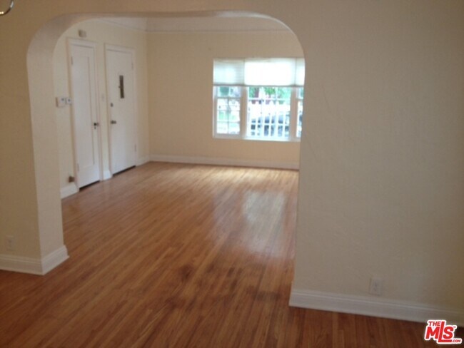 Building Photo - 440 N Orange Grove Ave