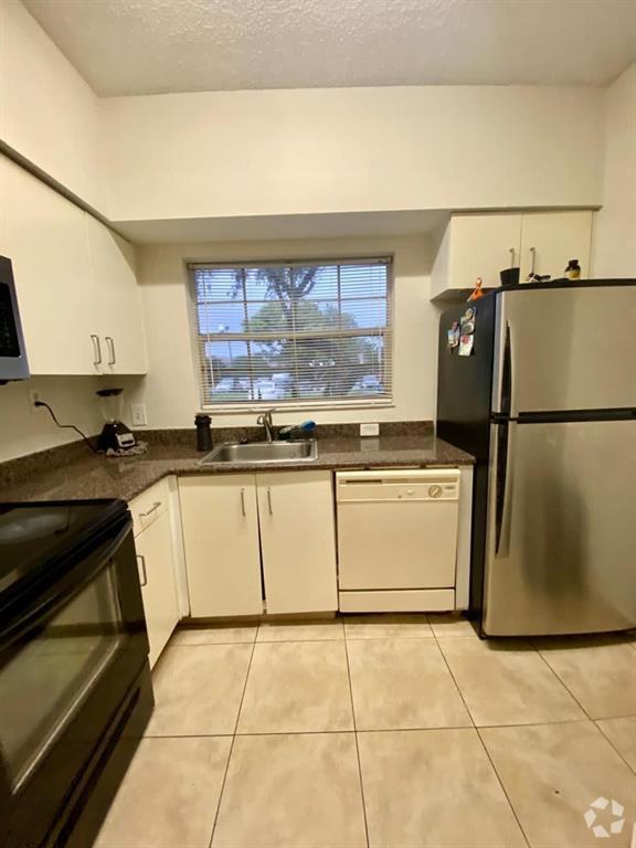 Building Photo - 640 Cypress Club Way