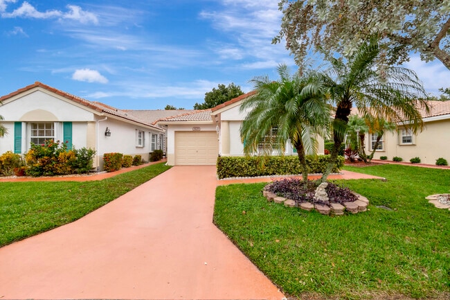 Building Photo - 6129 Heliconia Rd