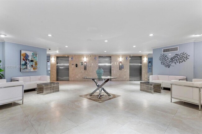 Building Photo - 600 Parkview Dr