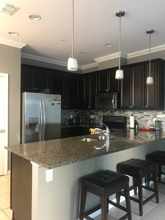 Building Photo - 880 Taramundi Dr