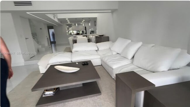 Building Photo - 336 Poinciana Island Dr