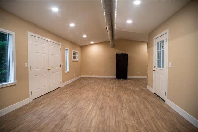 Building Photo - 453 S Mashburn Ave
