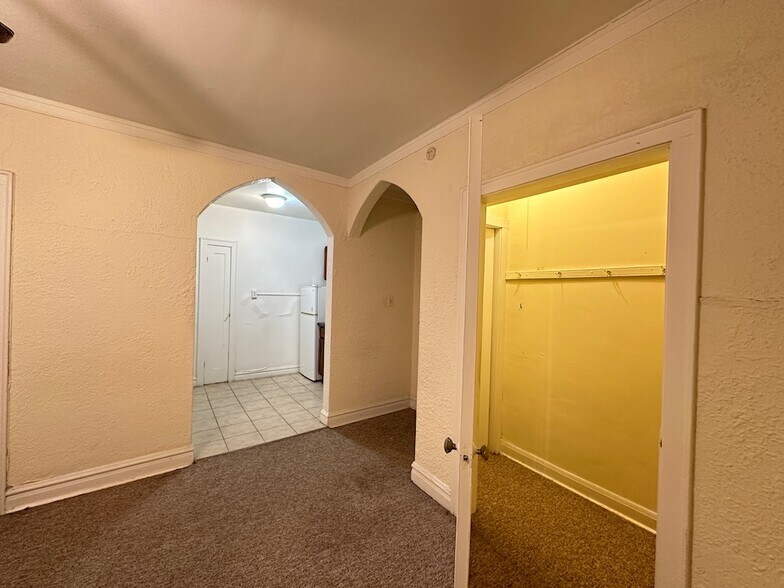 Building Photo - 4834 N Damen Ave