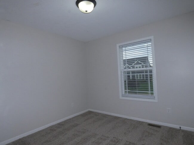 Building Photo - 11407 N Bristol Ave