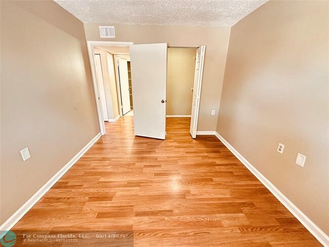 Building Photo - 1162 Lake Terry Dr