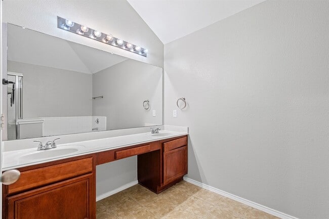 Building Photo - 2702 Shilo Ct
