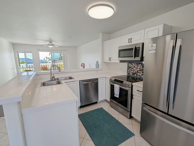 Building Photo - Ground floor 3 bedroom 2 bath with ocean view and community pools