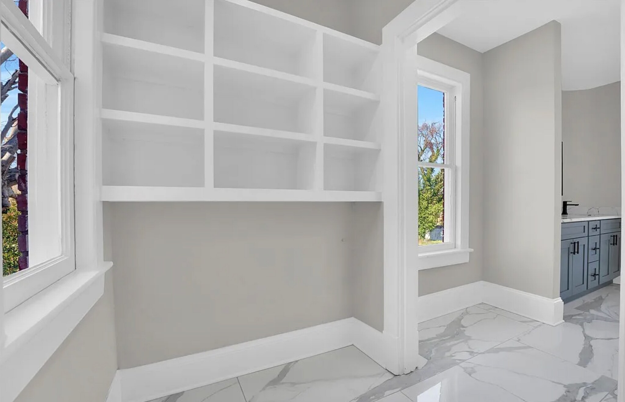 Building Photo - 507 W Washington St