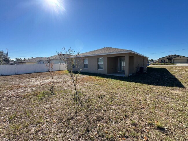 Building Photo - BEAUTIFUL, 4 bedroom, 2 bathroom Home in Poinciana!! Cable & Internet Included with Rent!!