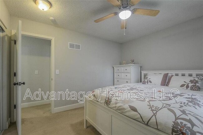 Building Photo - 13024 S Trenton St