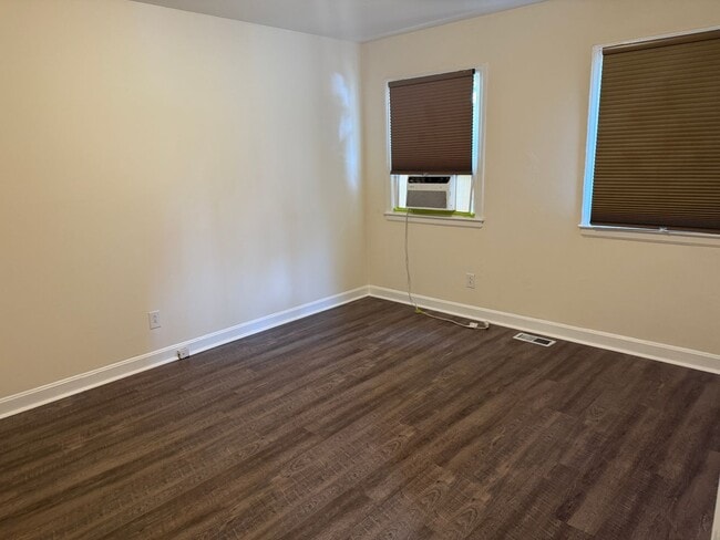 Building Photo - 2 Bedroom Duplex in Enderly Park