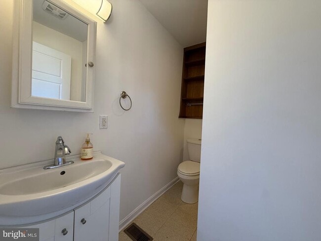 Building Photo - 820 Ridgeview Rd