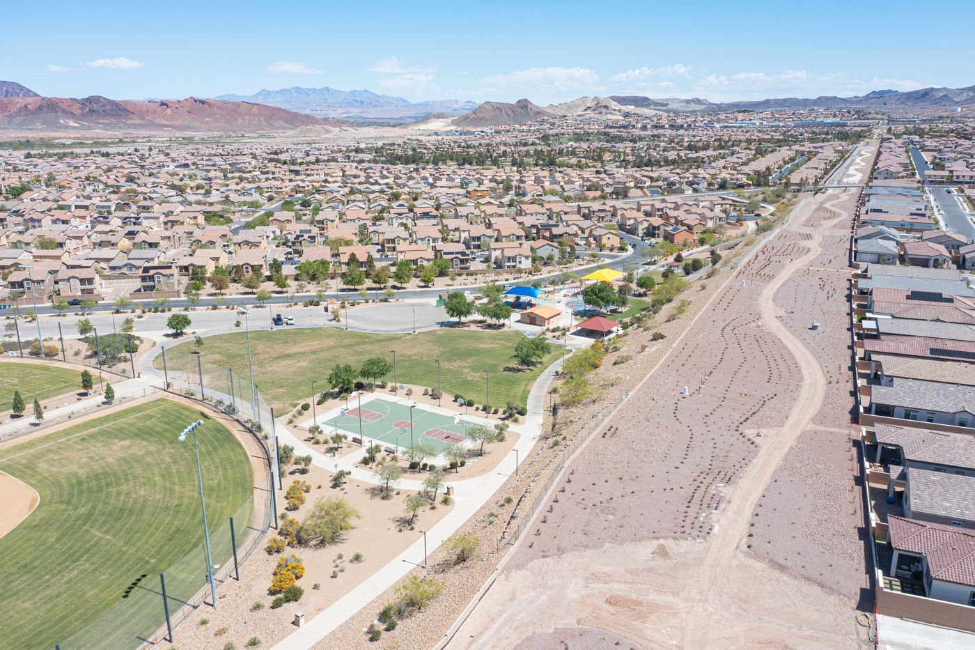 Walk to large Regional Park - 117 Royal Cascade Ave