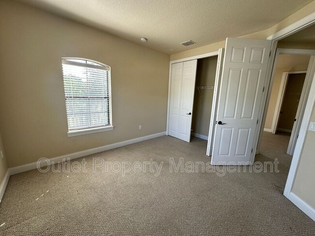 Building Photo - 2005 Baylarian Blvd