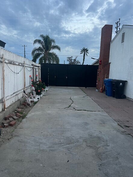 Building Photo - 1215 W L St