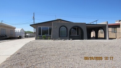 Building Photo - 3 bedroom 2 bathroom with Solar!!!!