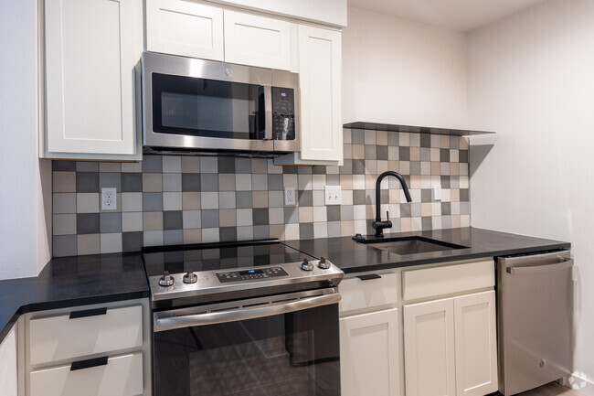 1BR, 1BA - 570SF - Oak Park Apartments