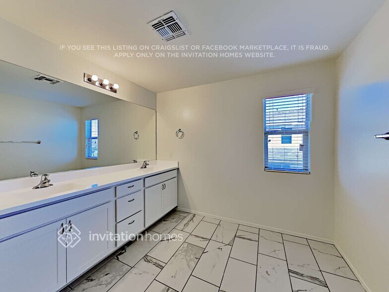Building Photo - 21130 W Cypress St