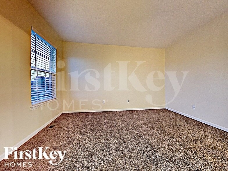 Building Photo - 674 Edward Dr