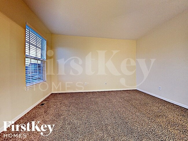 Building Photo - 674 Edward Dr