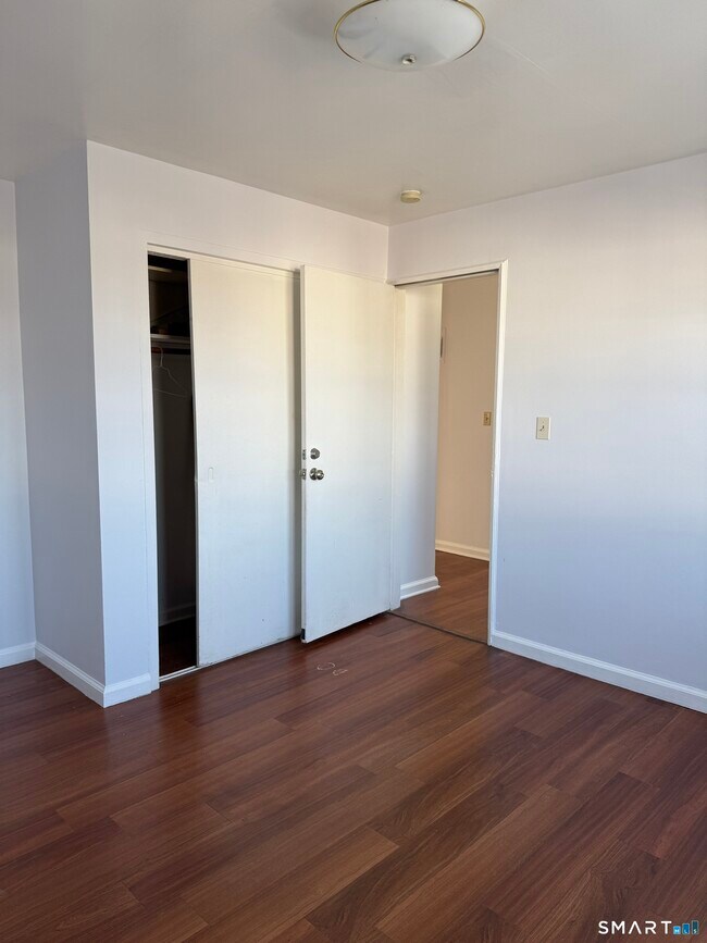 Building Photo - 1084 E Main St