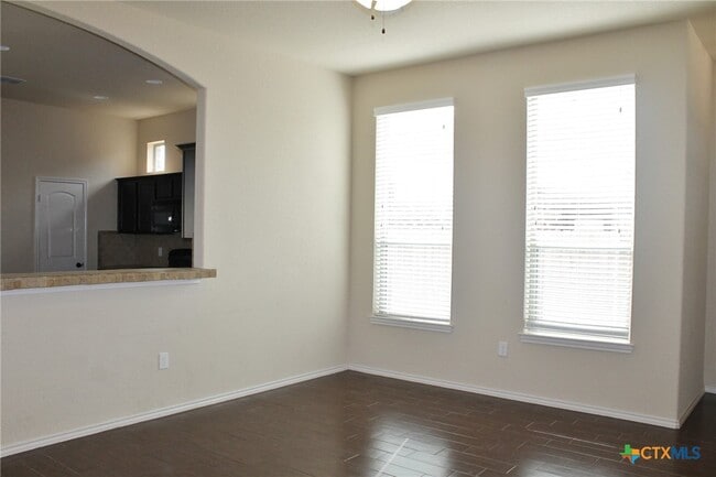 Building Photo - 665 Creekside Cir