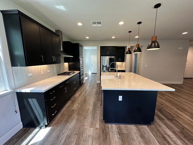 Building Photo - Stunning 4 Bedroom, 3 Bath Mountain House Home