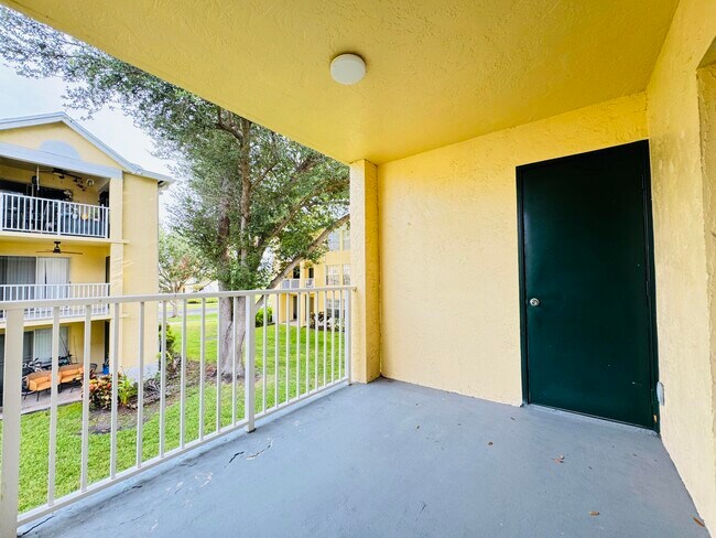 Building Photo - 6323 La Costa Dr