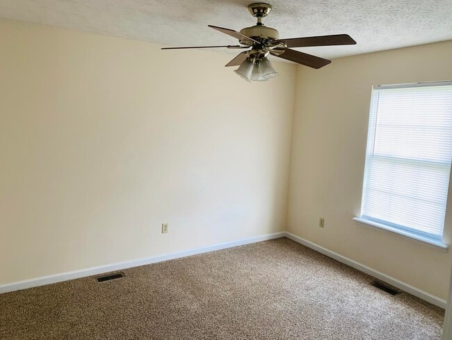 Building Photo - 112 Hunter Ridge Dr