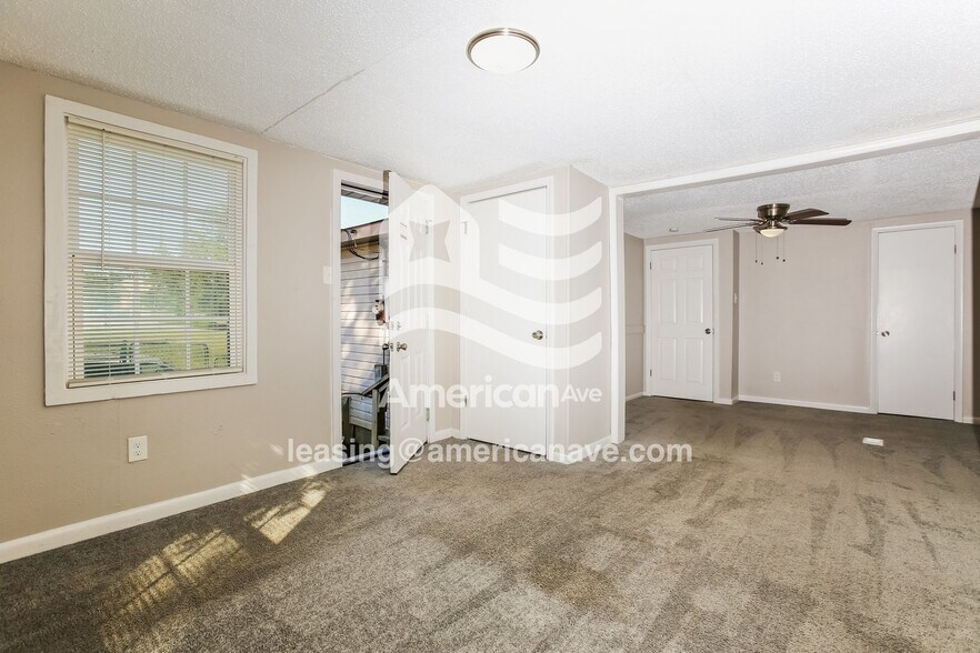 Building Photo - 2900 S Main St