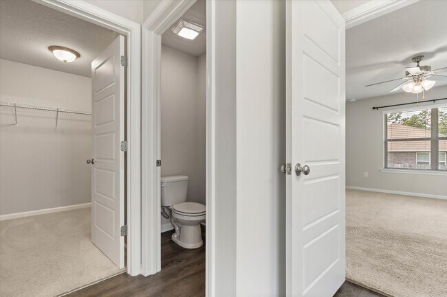 Building Photo - 34505 Paisley Ave