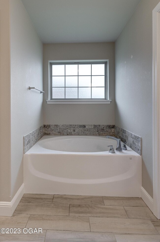 Building Photo - 2030 Mardale Cir