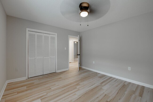 Building Photo - 340 Alpine Dr