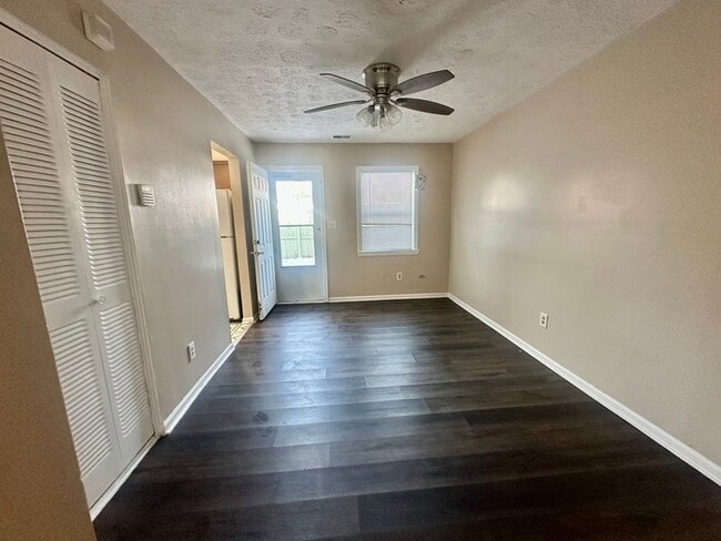 Building Photo - 6340 Commons Dr